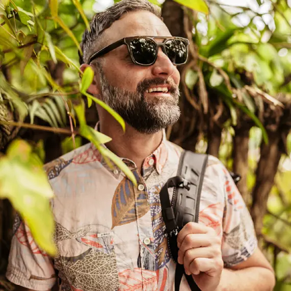 Mann mit Sonnenbrille